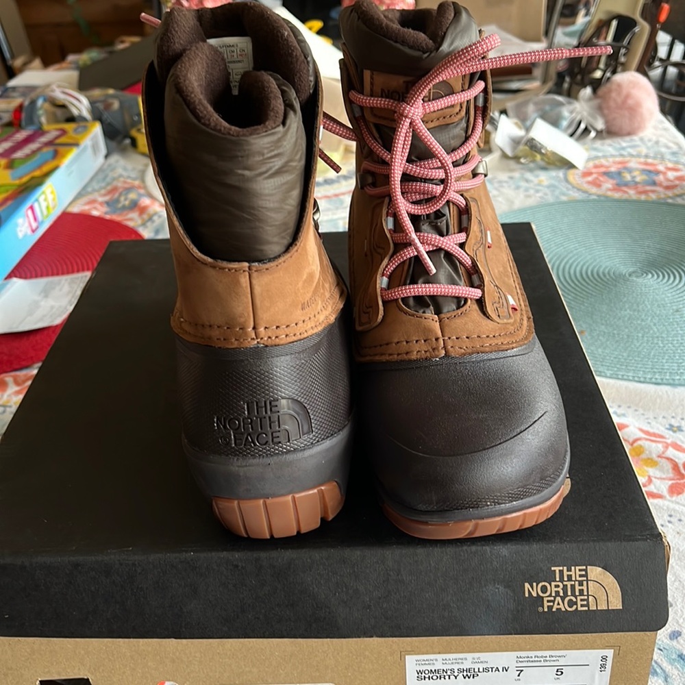 Make Offers!! NWT North Face Size 7 Shellista
